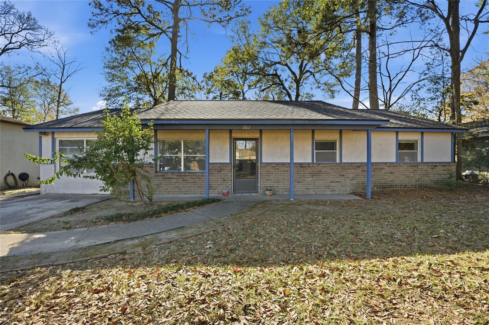 Property Photo:  307 Jill Street  TX 77303 