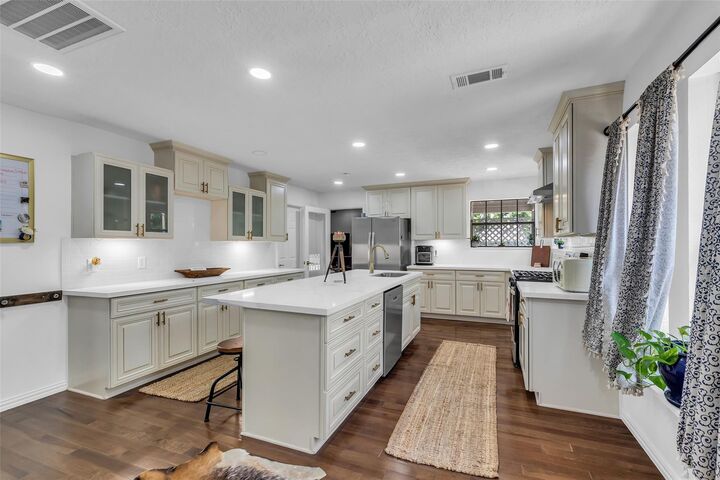 Property Photo:  1710 Hill Top Lane  TX 77339 