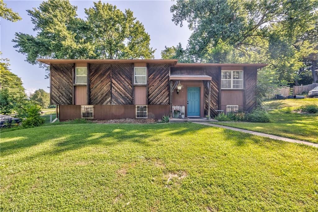 Property Photo: 3415 N 70th Terrace KS 66109