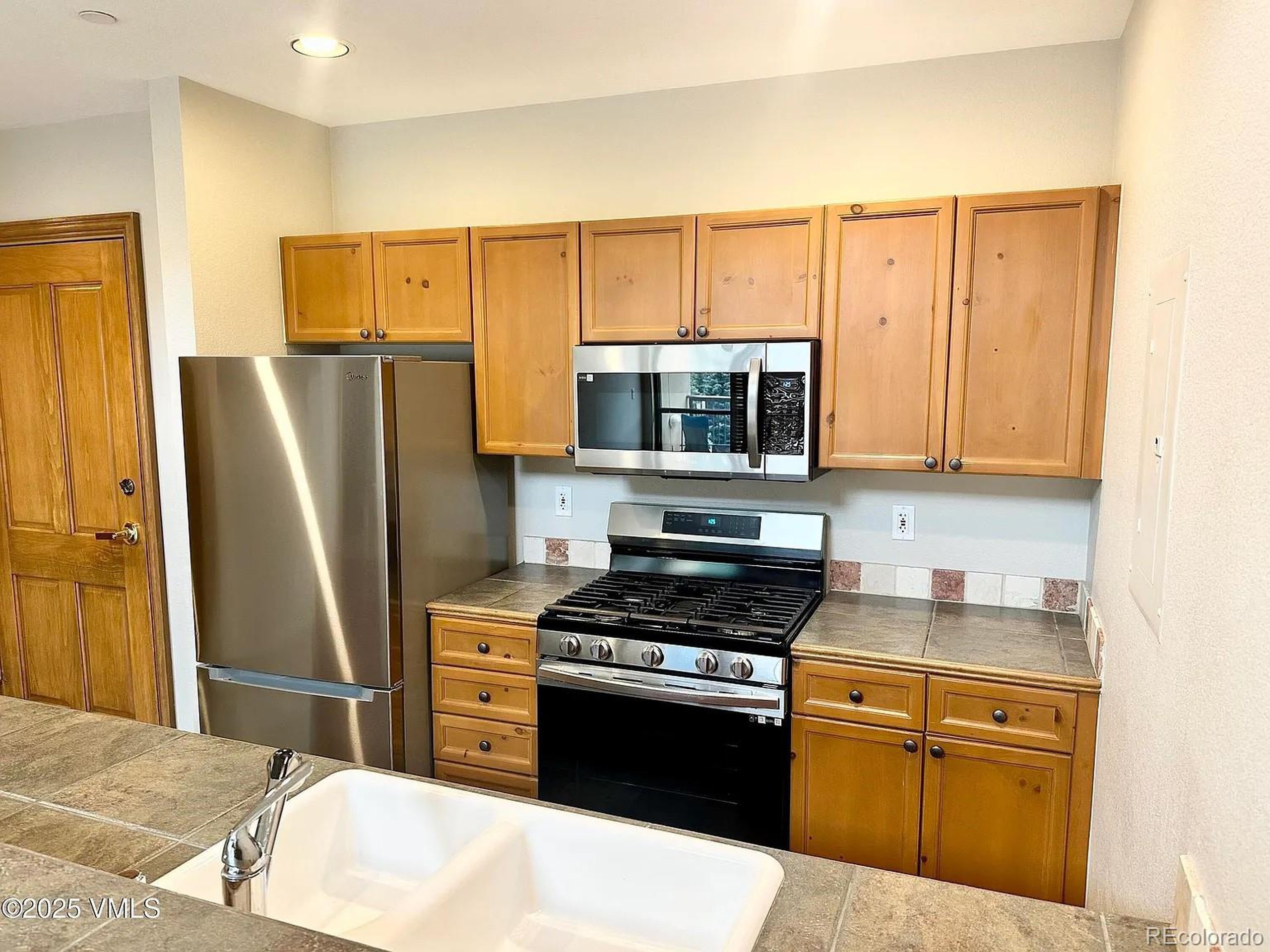 Property Photo:  240 Chapel Pl 309  CO 81620 
