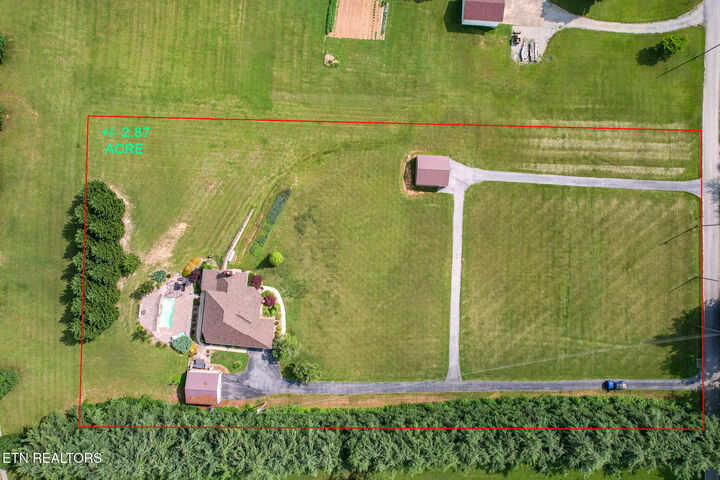 Property Photo: 945 Dashaway Rd TN 37641