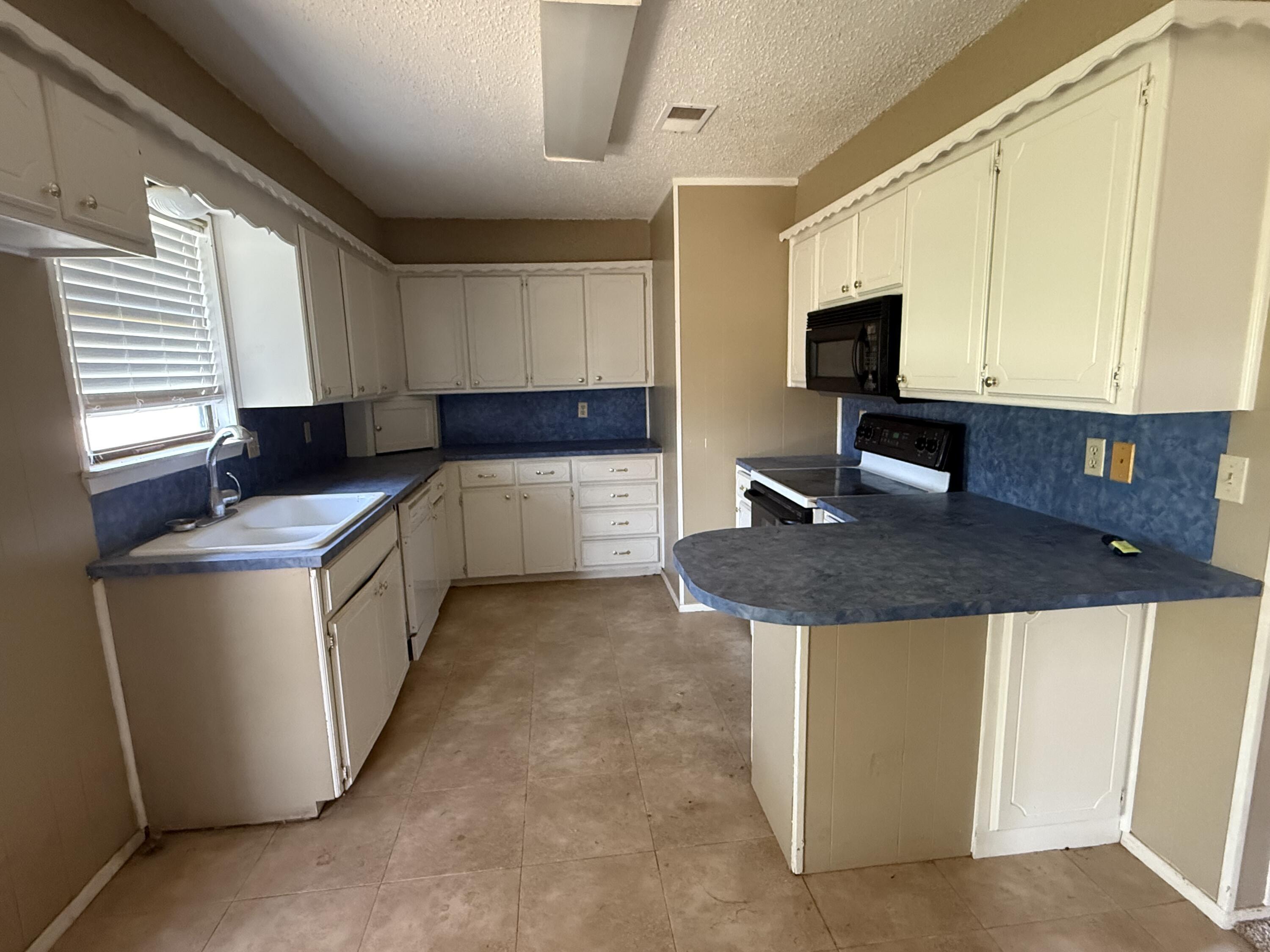 Property Photo: 106 E Cragin Street TX 79336