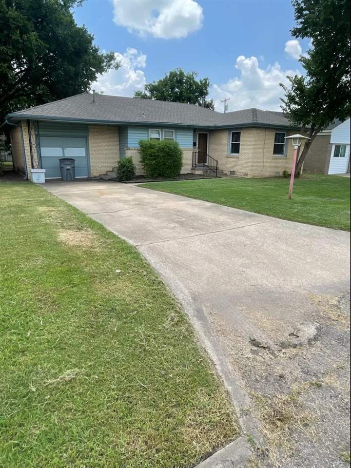 Property Photo: 409 NW 30th St OK 73505