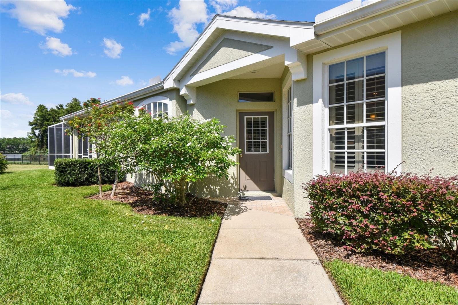 Property Photo:  9869 Bridgeton Drive  FL 33626 