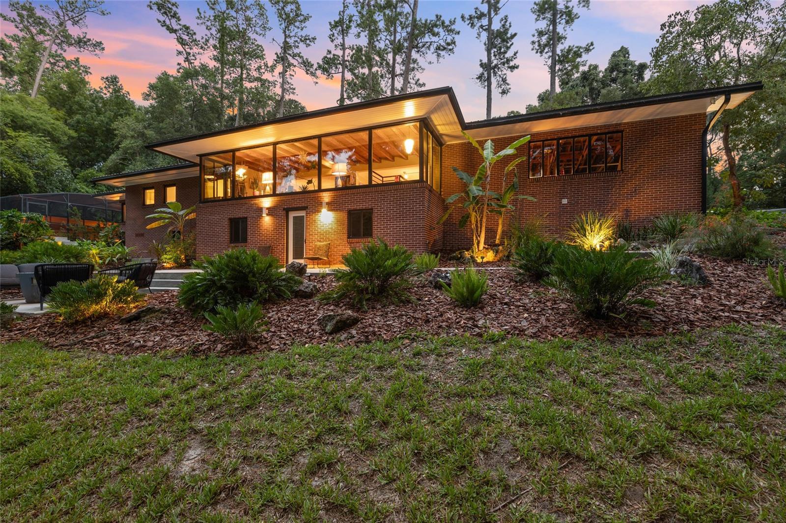 Property Photo: 851 NW 19th Terrace FL 32603