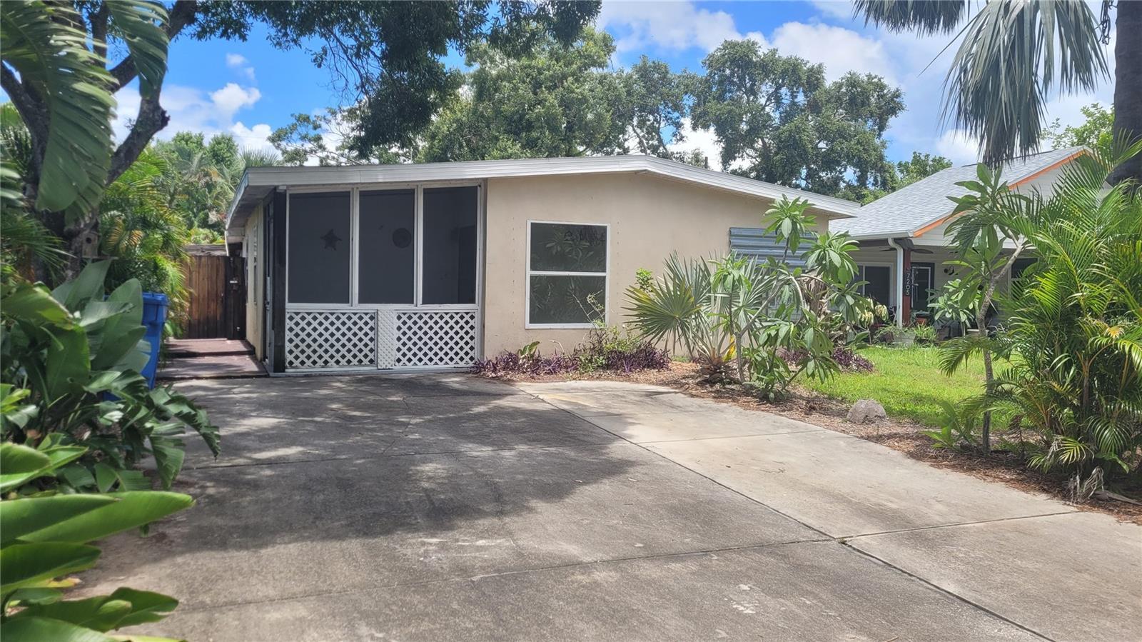 Property Photo: 7211 32nd Avenue N FL 33710