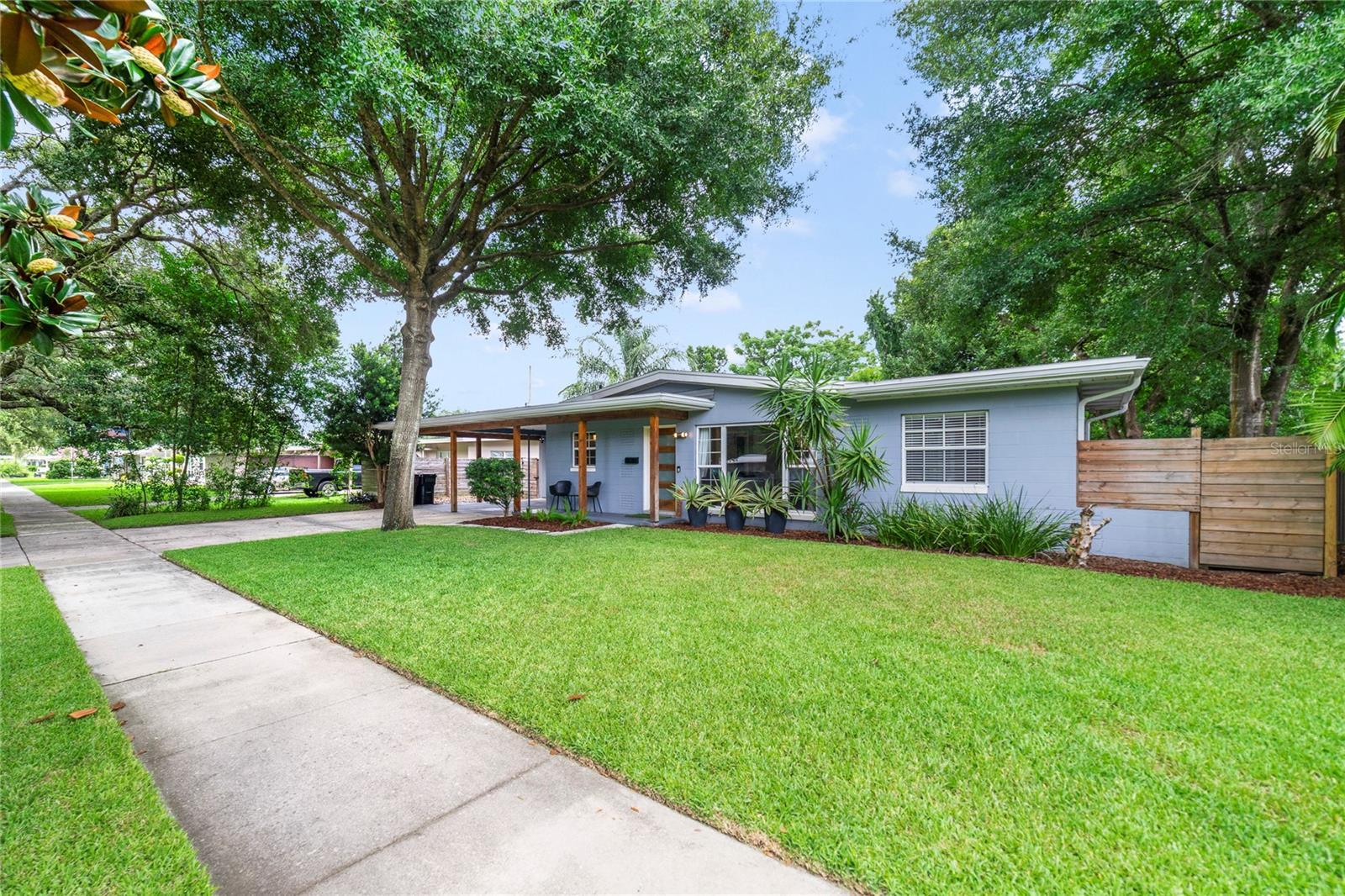 Property Photo: 1327 Catalpa Lane FL 32806