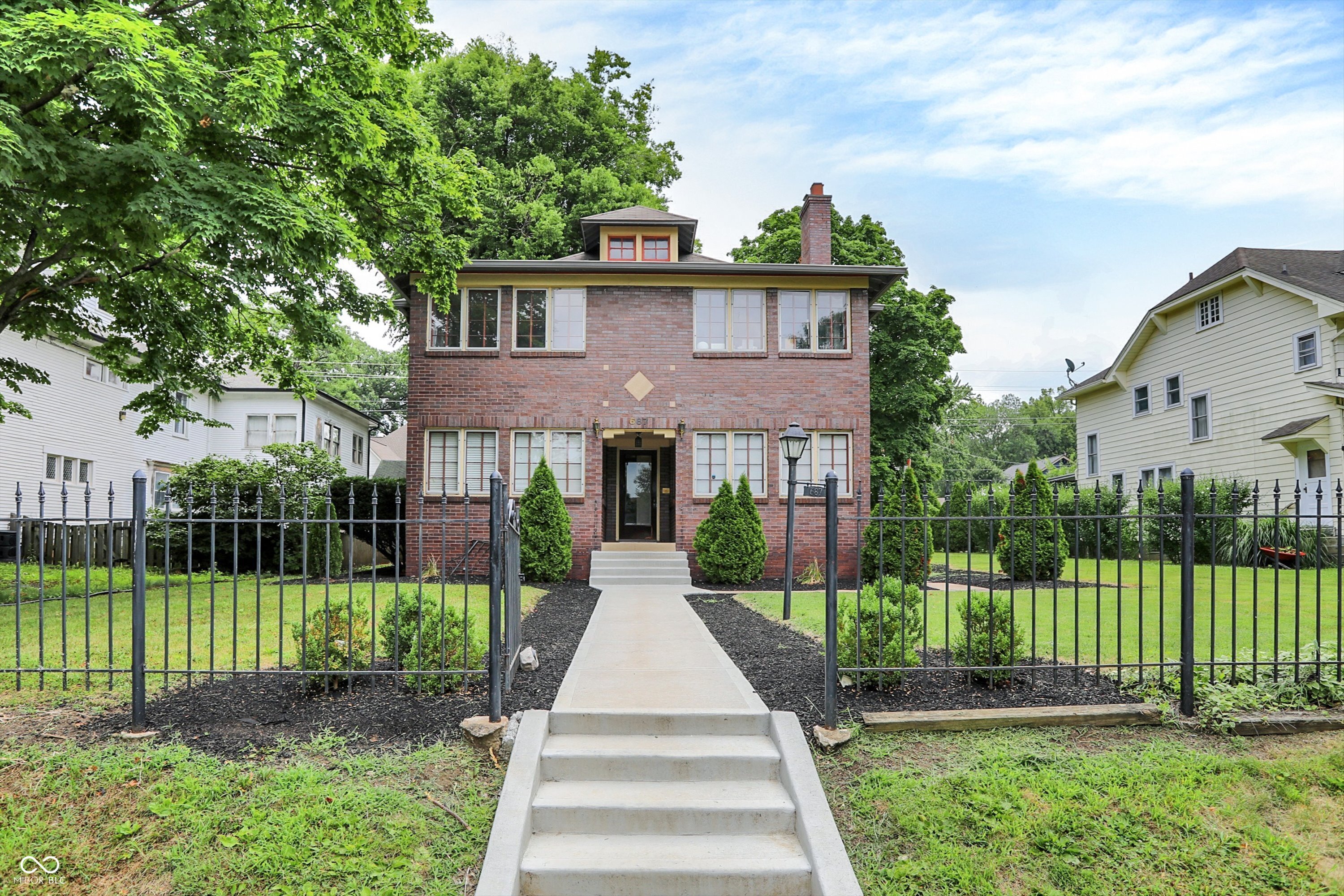 687 Woodruff Place West Drive  Indianapolis IN 46201 photo