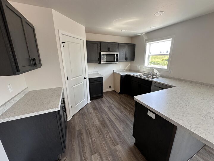 Property Photo: 935 Sully Way WI 53085