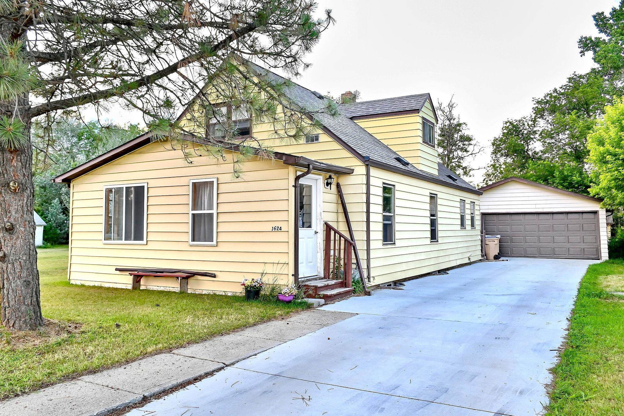 Property Photo: 1624 W Central Ave ND 58701-3409