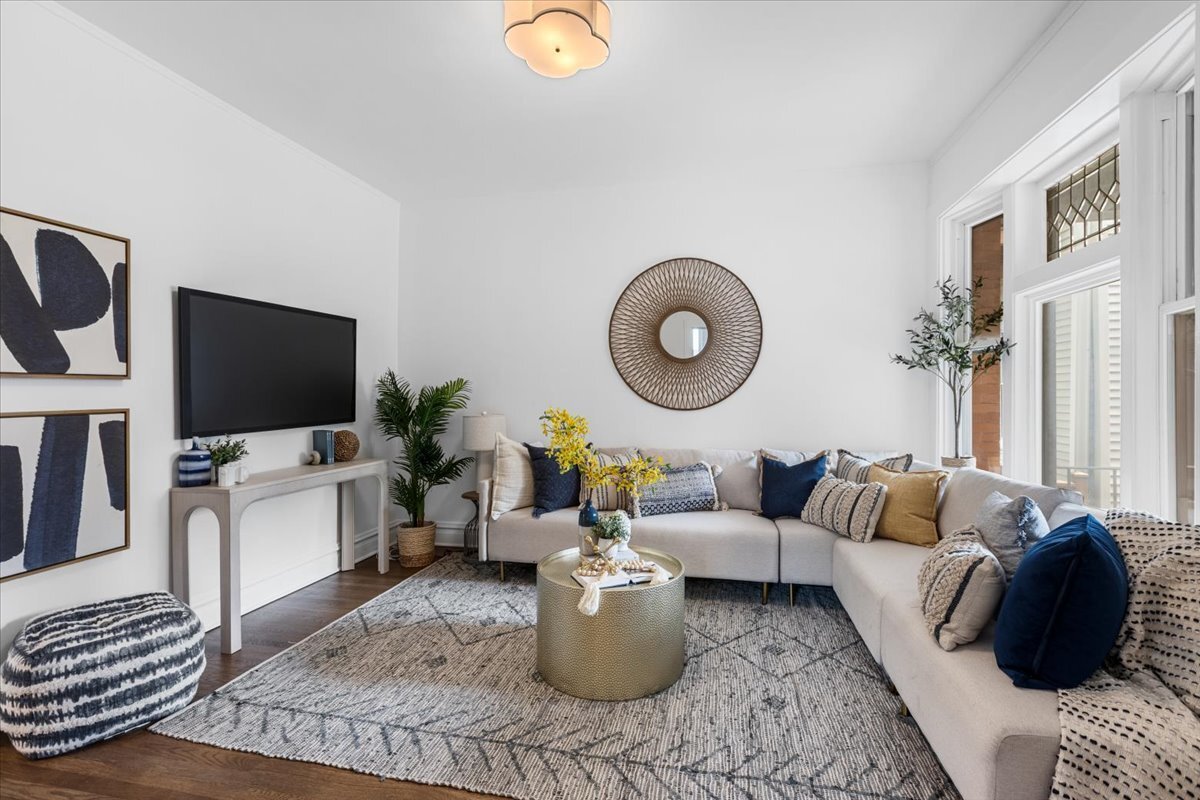 Property Photo: 2158 W Giddings Street 1 IL 60625