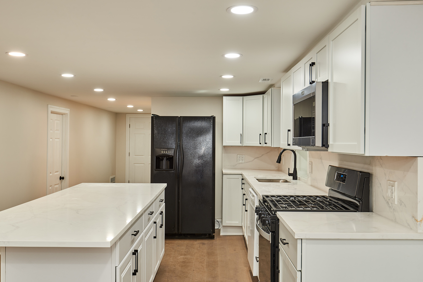 Property Photo: 5018 W Pensacola Avenue G IL 60641