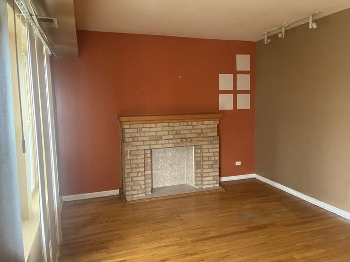 Property Photo: 7223 S Euclid Avenue 3B IL 60649