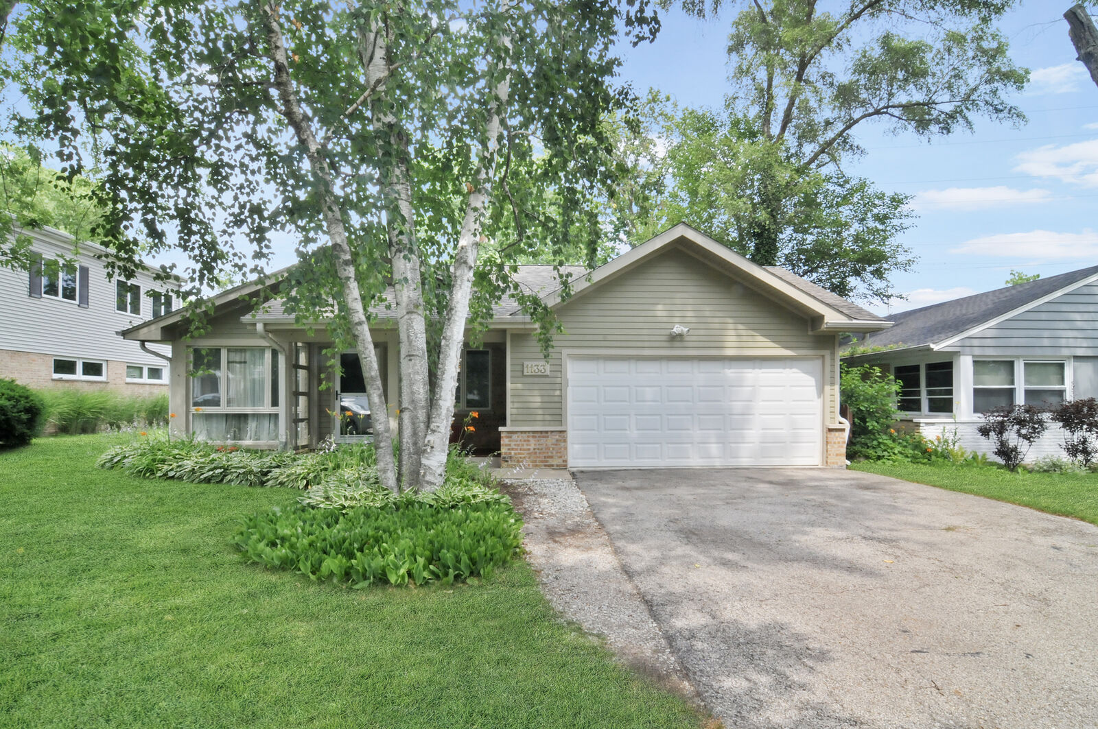 Property Photo:  1133 Dell Road  IL 60062 