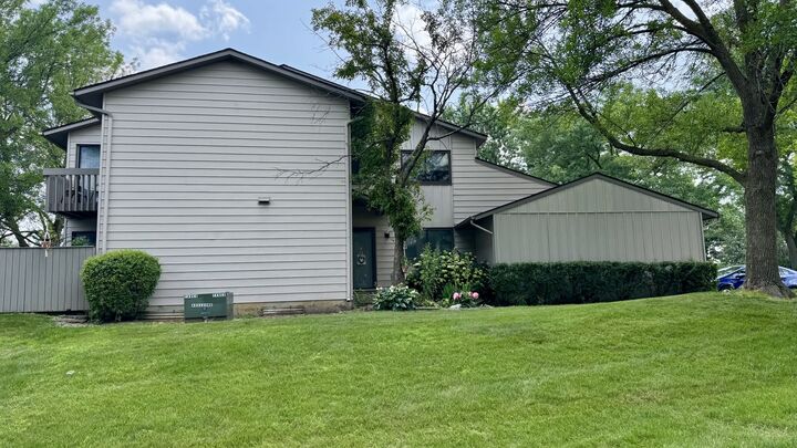 Property Photo: 807 Hughes Place IL 60061