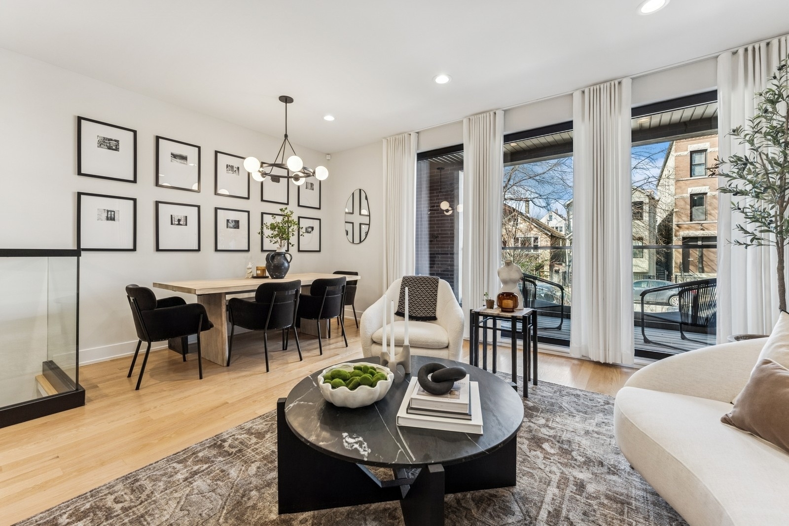 Property Photo: 1423 W Huron Street 1 IL 60642