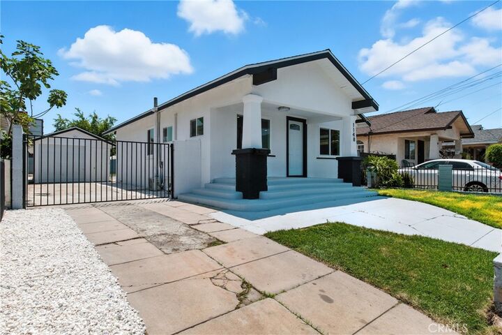 Property Photo:  1148 E 15th Street  CA 90813 