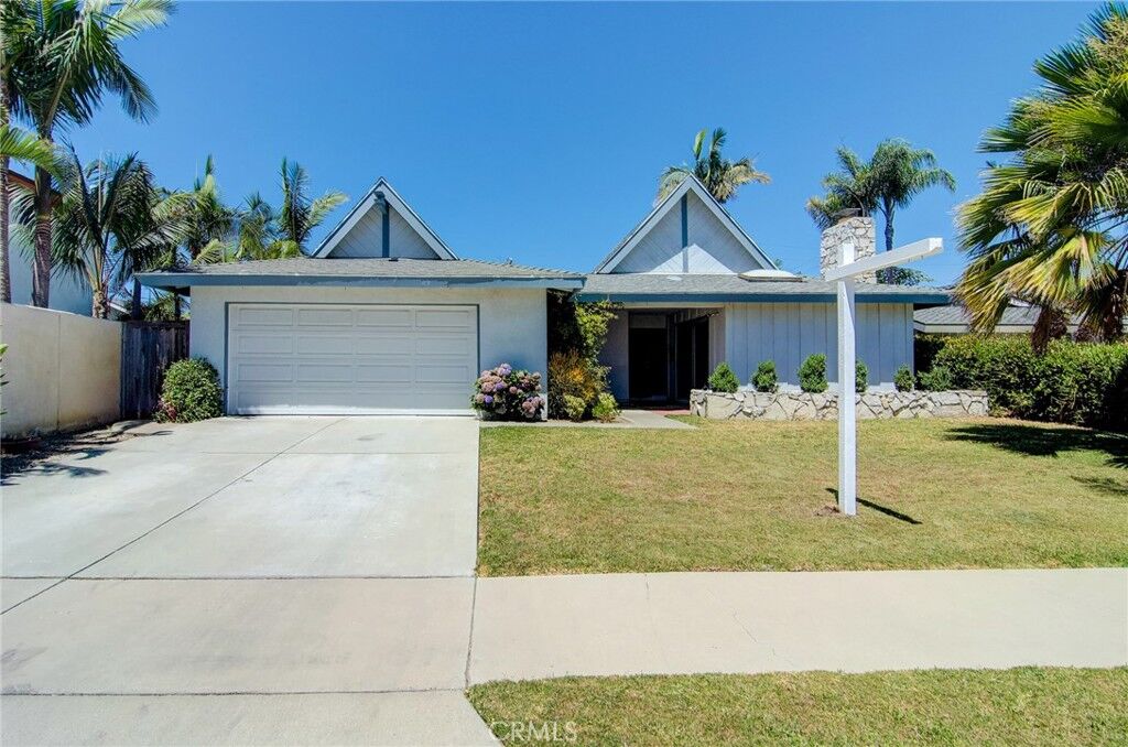 Property Photo:  22041 Catalina Circle  CA 92646