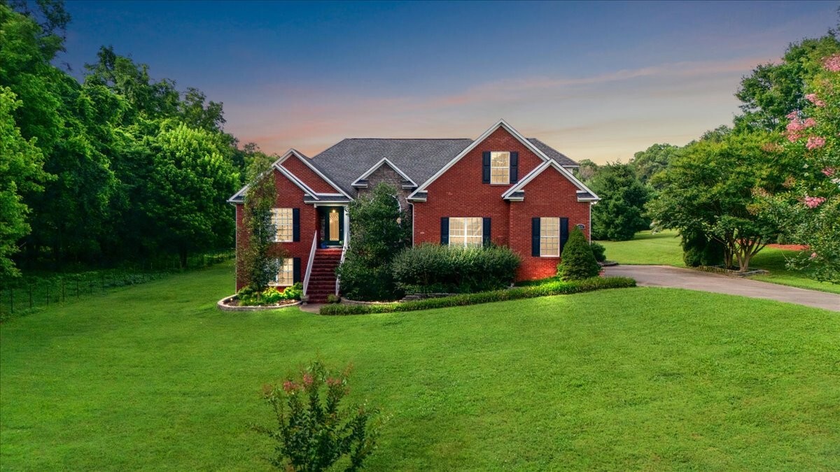 Property Photo: 979 Rip Steele Rd TN 38401