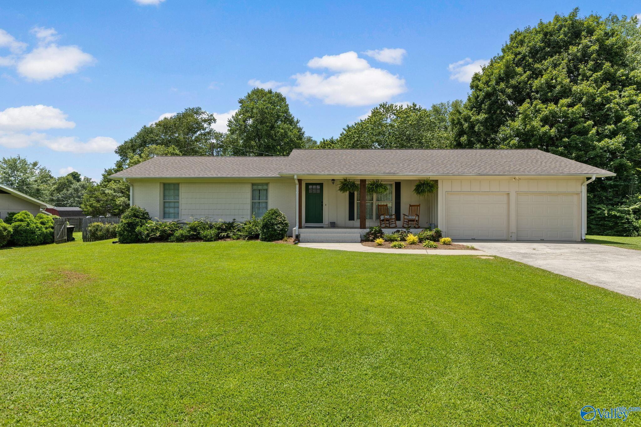 Property Photo: 1422 NE Longbrook Drive AL 35055