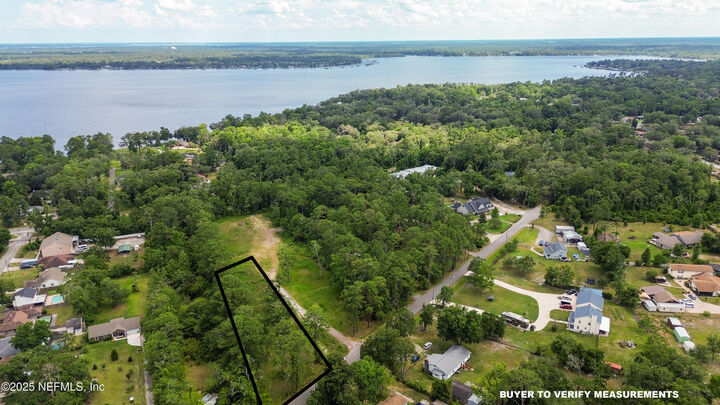 Property Photo: 1111 Crown Court FL 32073