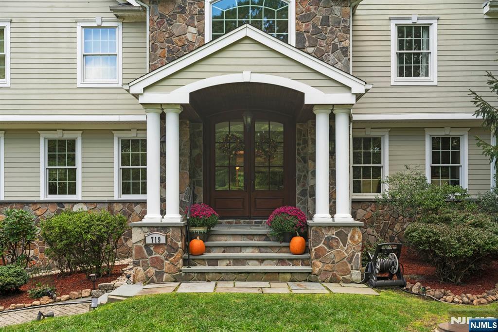 Property Photo: 719 Chestnut Place NJ 07417
