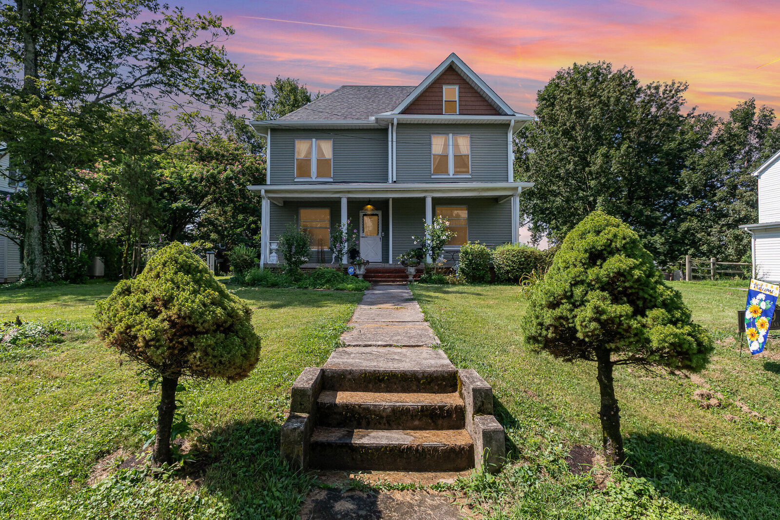 Property Photo: 239 W Seminary Street KY 40359