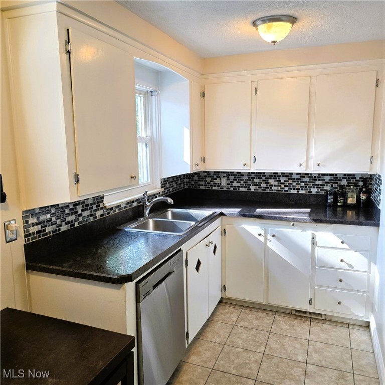 Property Photo:  1612 Wrenford Road  OH 44121 