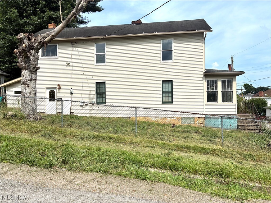 Property Photo:  1001 Ambrose  OH 43920 