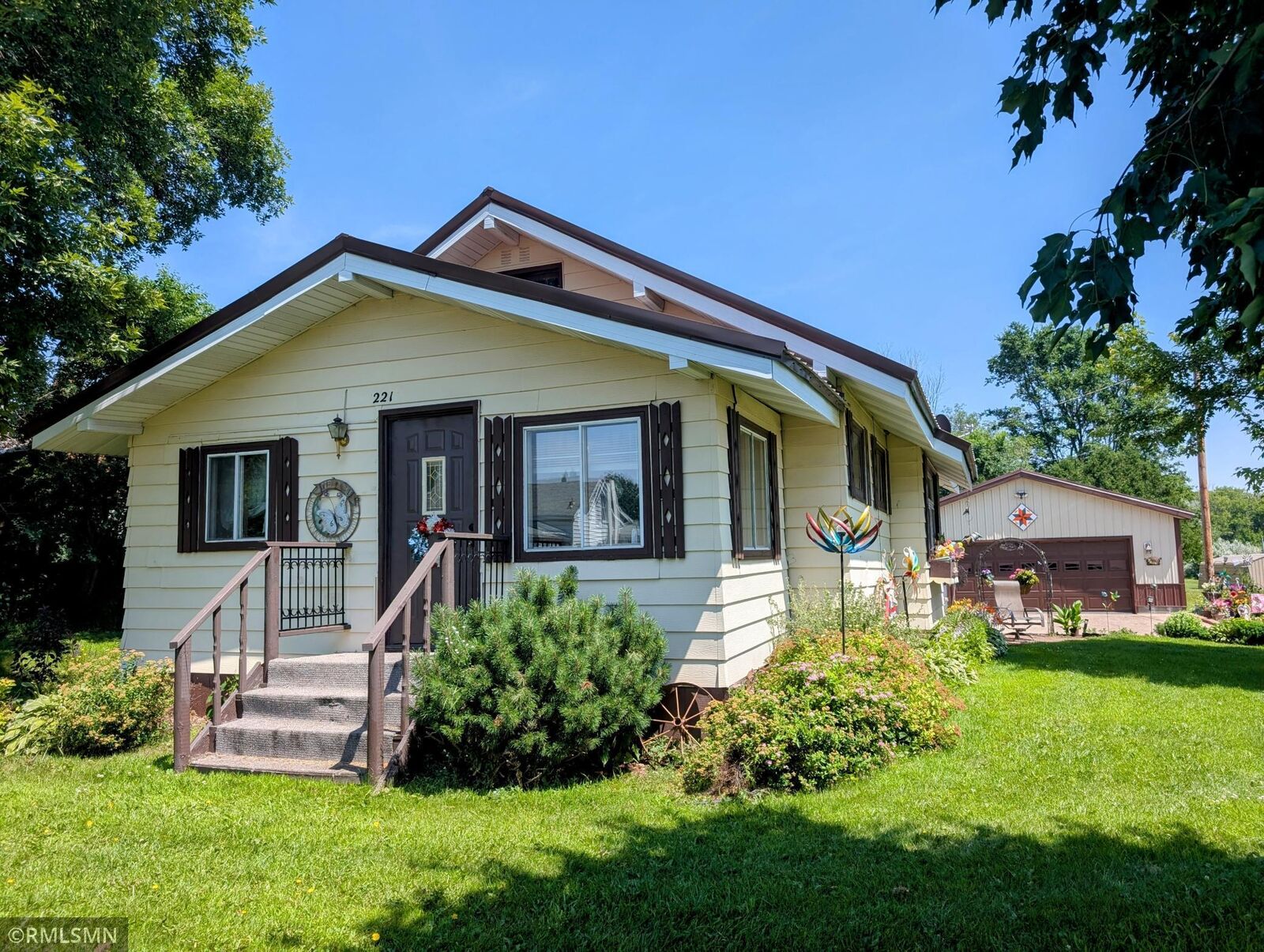 Property Photo:  221 3rd Avenue NE  MN 56446 