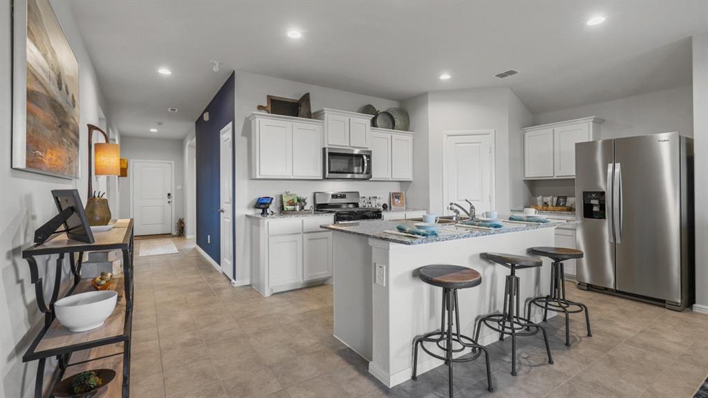 Property Photo: 504 Crestridge Drive N TX 76033
