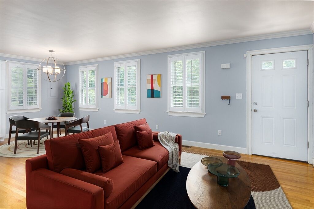 Property Photo: 90 Boylston St 1 MA 02130