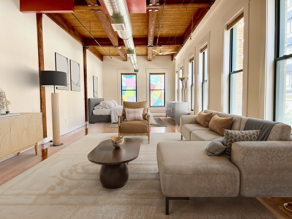 Property Photo: 49 Munroe St 201 MA 01901