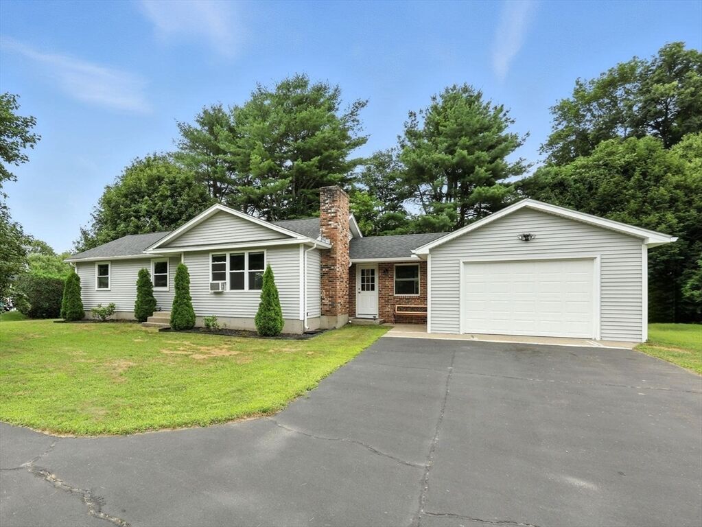 Property Photo: 6 Oakridge Cir MA 01027