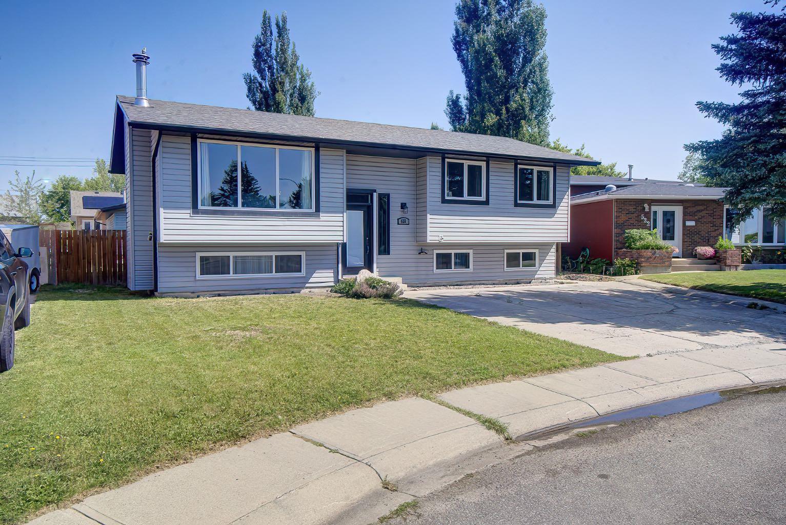 526 50A Avenue W  Claresholm AB T0L 0T0 photo