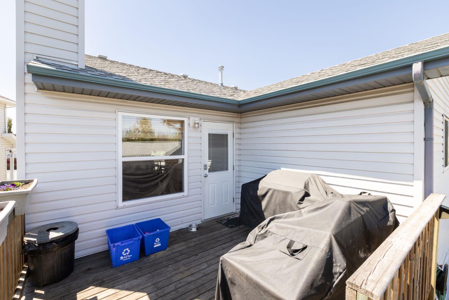 Property Photo: 228 Deschner Close AB T4R 3C2