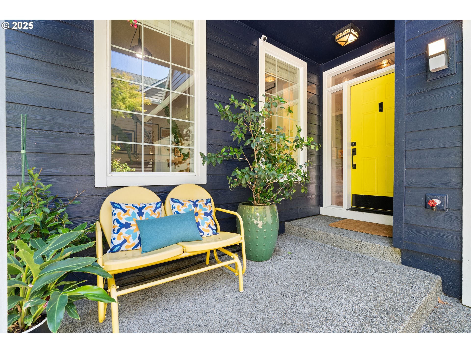 Property Photo: 10142 NW Fleetwood Dr OR 97229