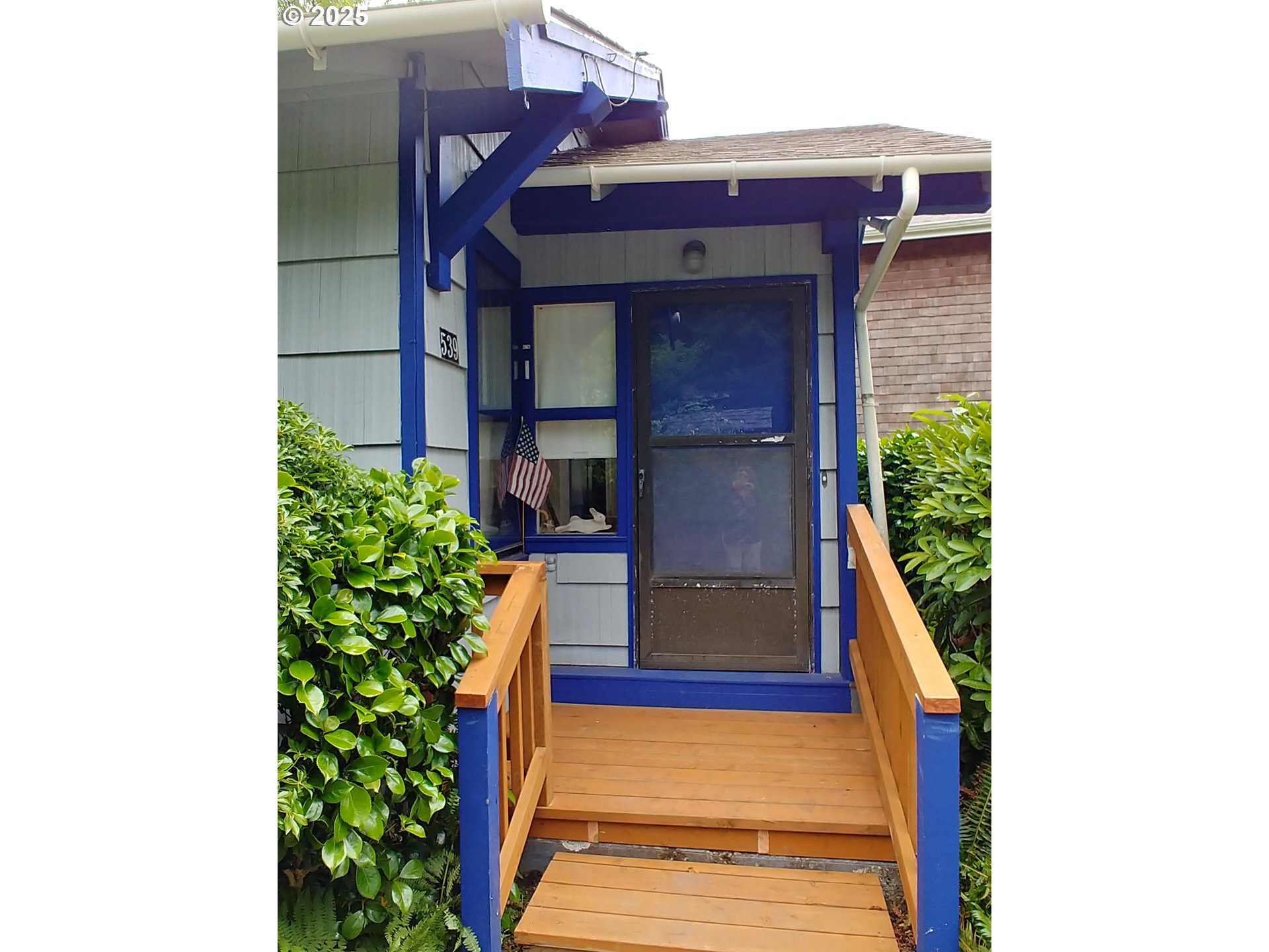 Property Photo:  539 Fir St  OR 97110 