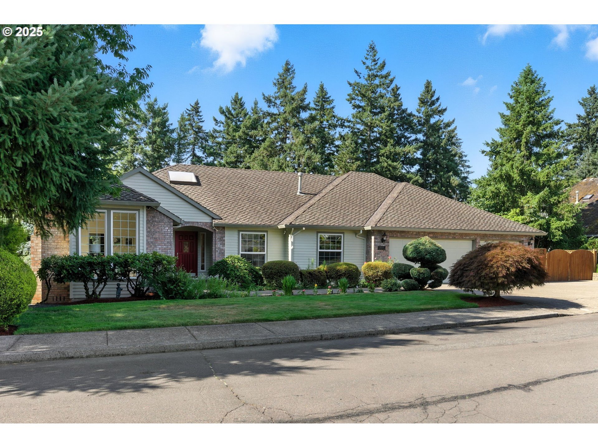 Property Photo: 12524 SE Bluff Dr OR 97015