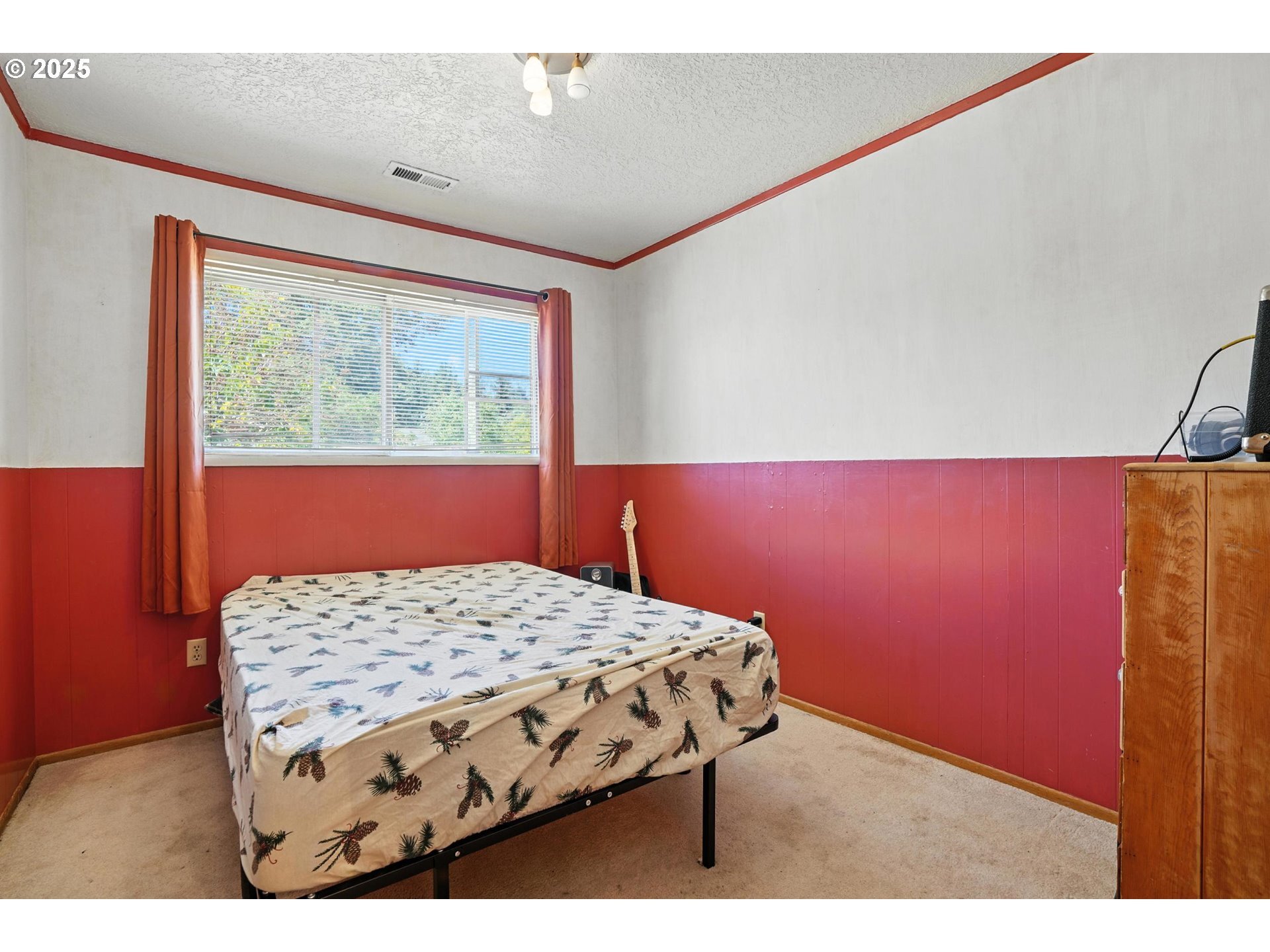 Property Photo:  220 NE 190th Ave  OR 97230 