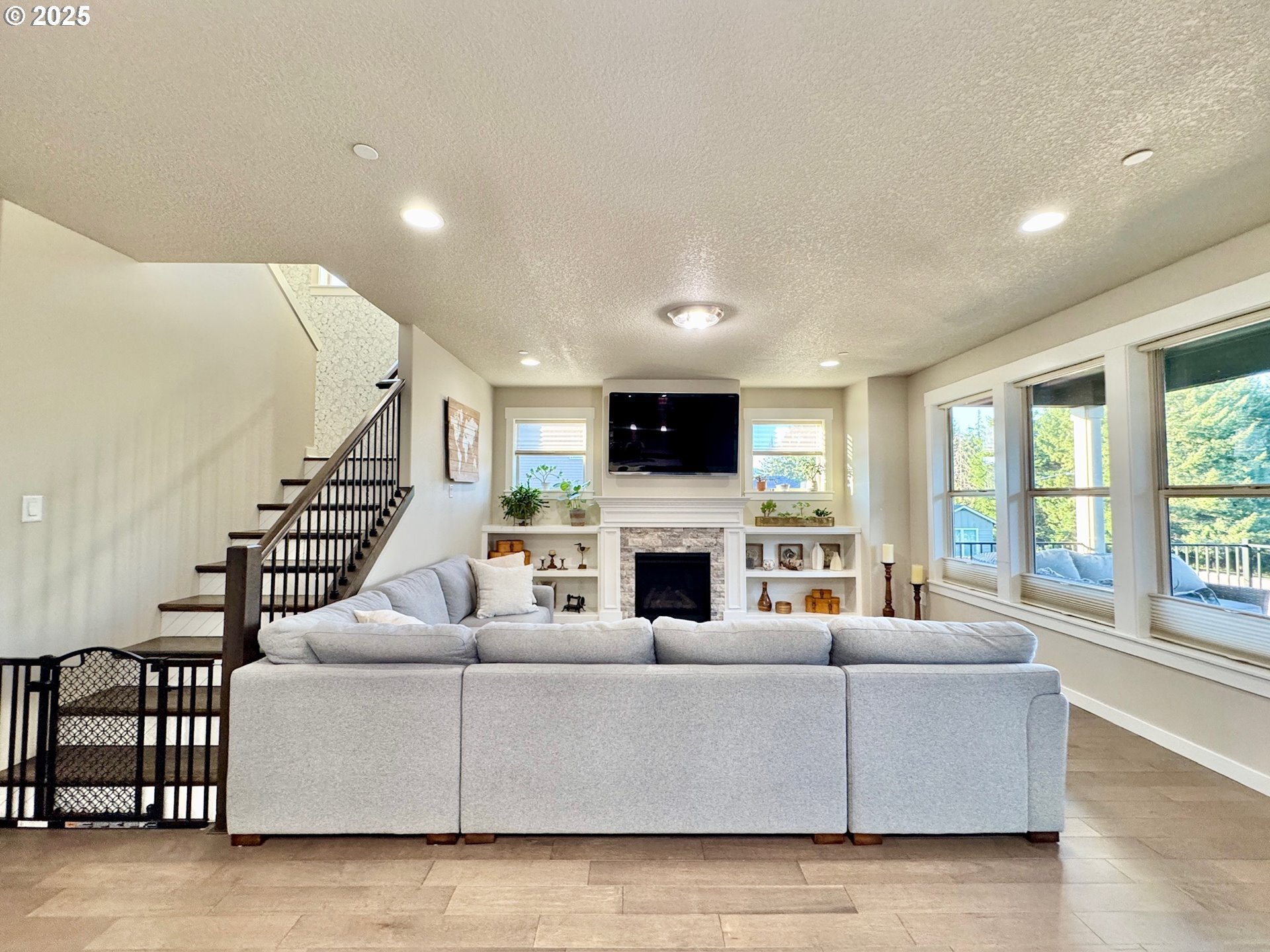 Property Photo: 4030 NE Tacoma Ct WA 98607