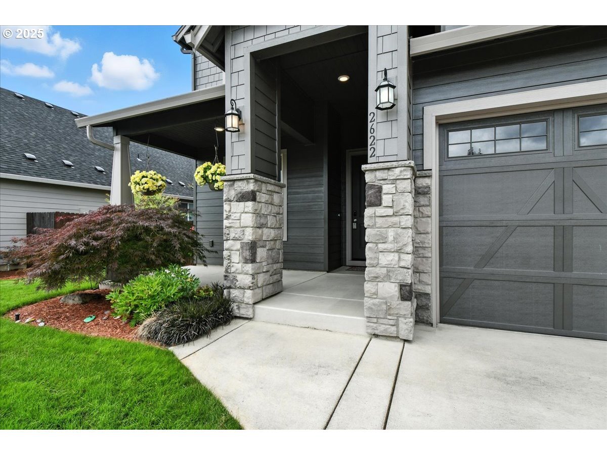 Property Photo:  2622 NE 8th Ave  WA 98604 