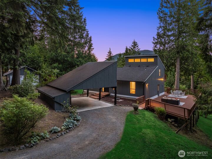 Property Photo: 15400 230th Avenue SE WA 98027