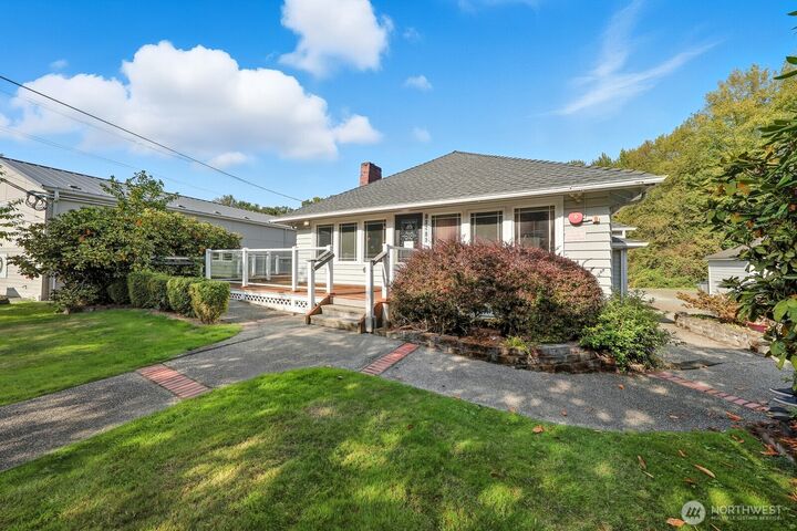 Property Photo: 10516 E Riverside Drive WA 98011
