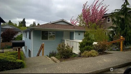 Property Photo:  5215  38th Avenue SW  WA 98126 