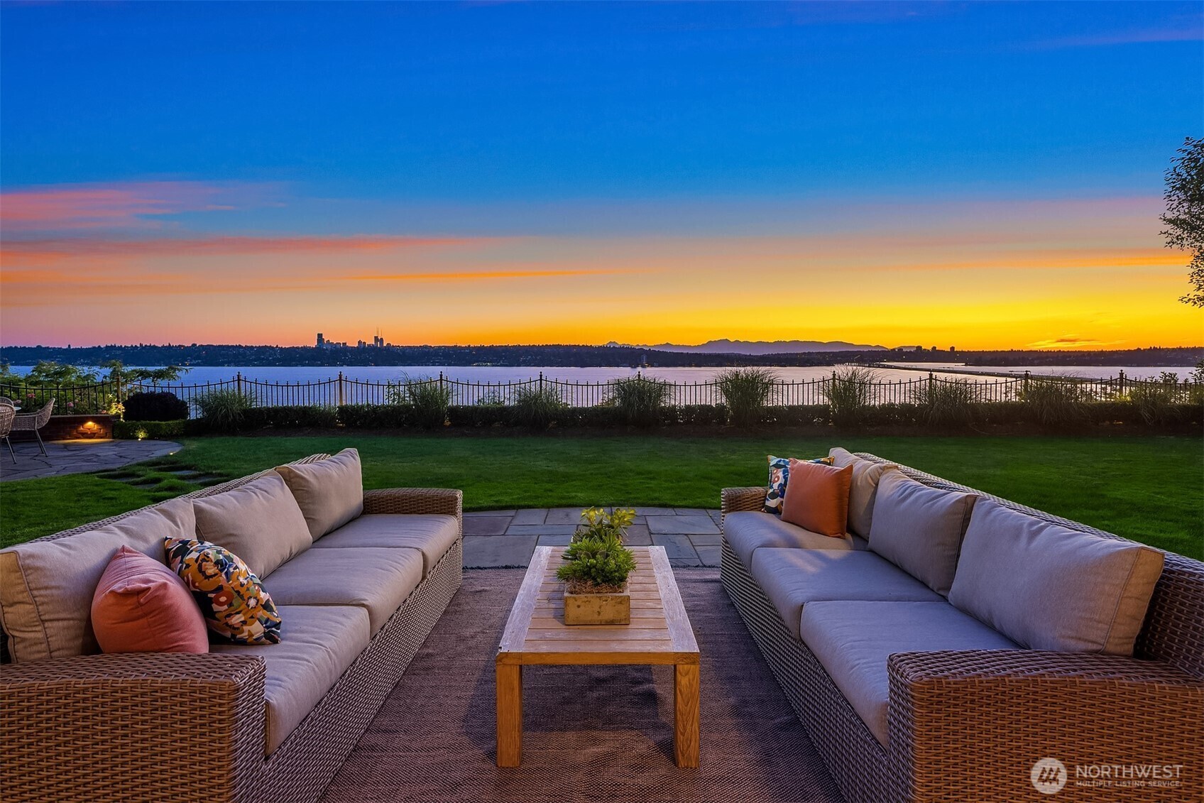 Property Photo: 2307 Evergreen Point Road WA 98039