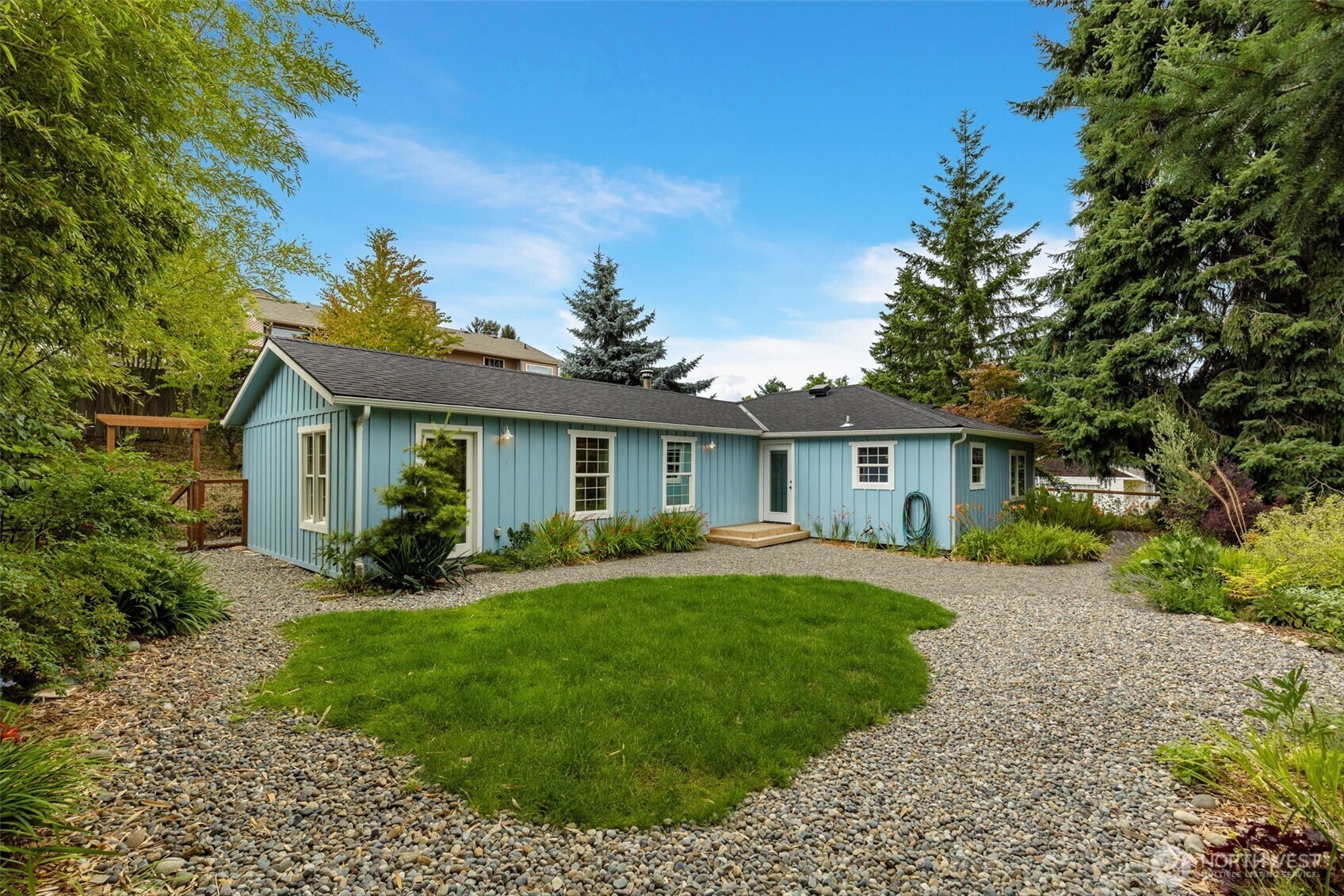 Property Photo: 5651 S 144th Street WA 98168