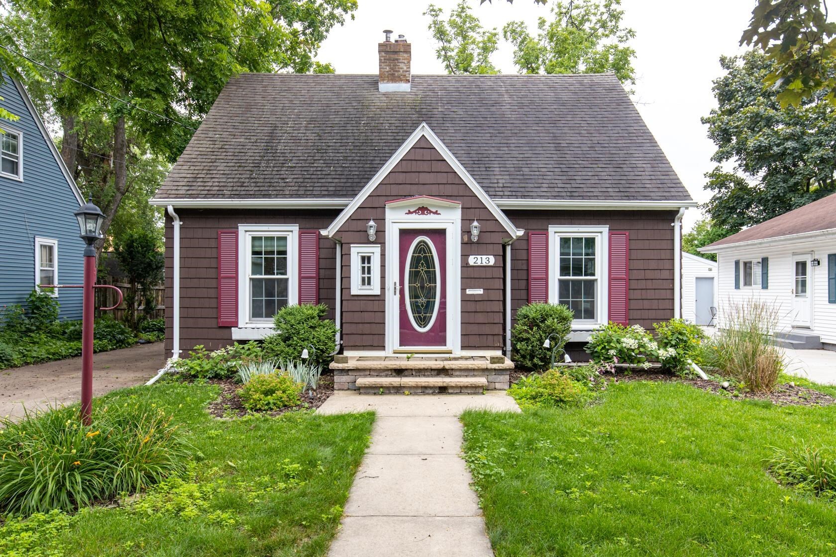Property Photo: 213 W Parkway Boulevard WI 54911