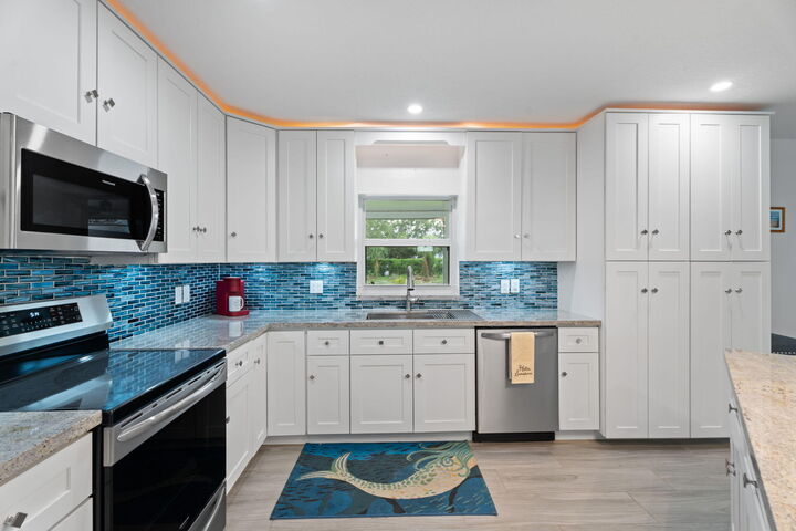 Property Photo: 372 SE Oakridge Drive FL 34984
