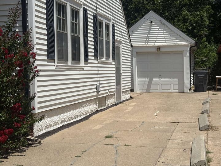 Property Photo:  810 S Holyoke Ave  KS 67218 